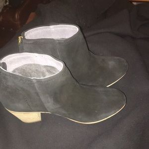 Seychelles suede ankle boot 6.5 (runs a bit small)